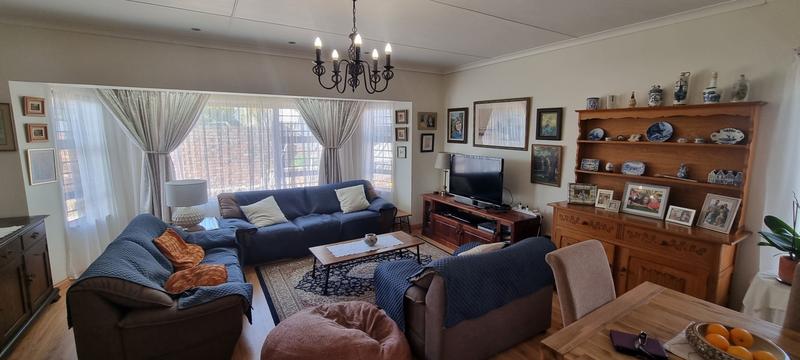 4 Bedroom Property for Sale in Fraaiuitsig Western Cape